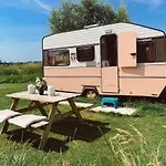 住宿加早餐酒店 Het Caravannetje - Retro Glamping 莱岑丹
