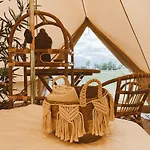 Het Caravannetje - Retro Glamping 住宿加早餐酒店 莱岑丹