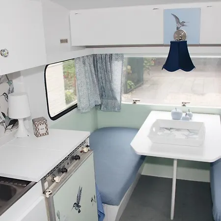 Bed & Breakfast Het Caravannetje - Retro Glamping *
