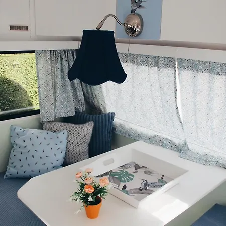 Het Caravannetje - Retro Glamping Bed & Breakfast Leidschendam