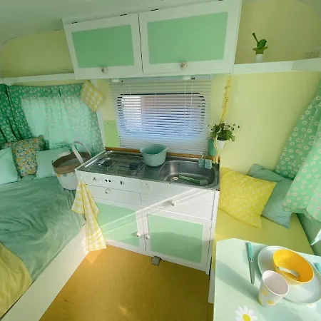 Bed & Breakfast Het Caravannetje - Retro Glamping *