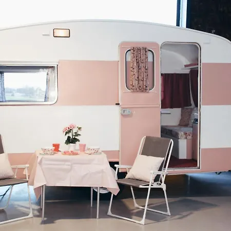 Het Caravannetje - Retro Glamping Leidschendam
