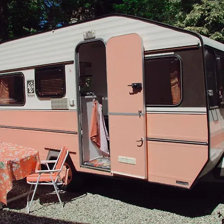 Het Caravannetje - Retro Glamping Bed & Breakfast Leidschendam