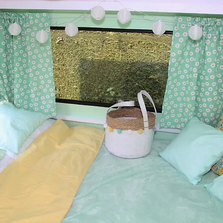 Het Caravannetje - Retro Glamping Bed and breakfast