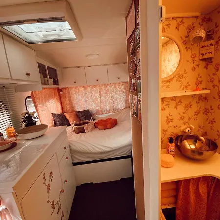 Bed & Breakfast Het Caravannetje - Retro Glamping