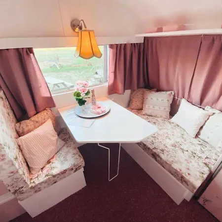 Het Caravannetje - Retro Glamping Leidschendam