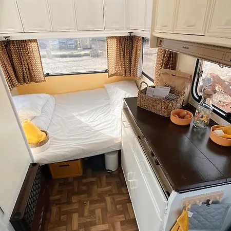 Het Caravannetje - Retro Glamping * Leidschendam
