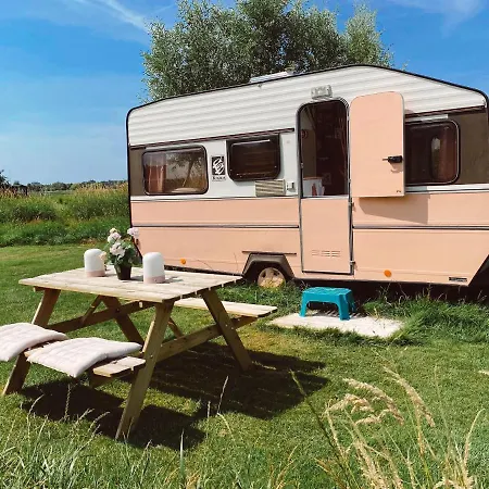 Bed & Breakfast Het Caravannetje - Retro Glamping Leidschendam