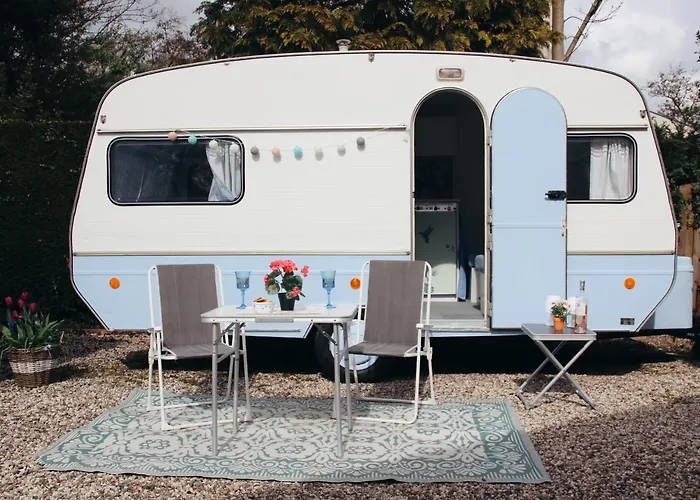 Bed and breakfast Het Caravannetje - Retro Glamping Leidschendam