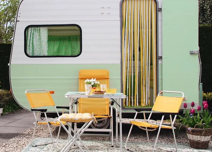 Het Caravannetje - Retro Glamping Bed and breakfast