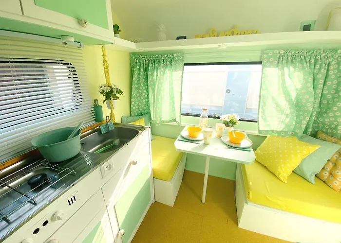 Het Caravannetje - Retro Glamping Bed and breakfast