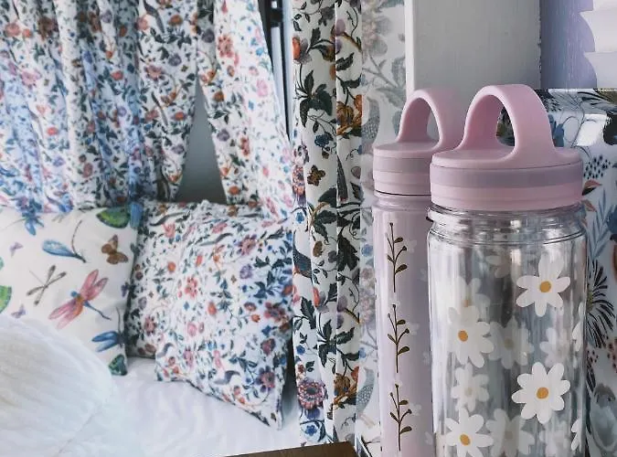 Bed and breakfast Het Caravannetje - Retro Glamping Leidschendam