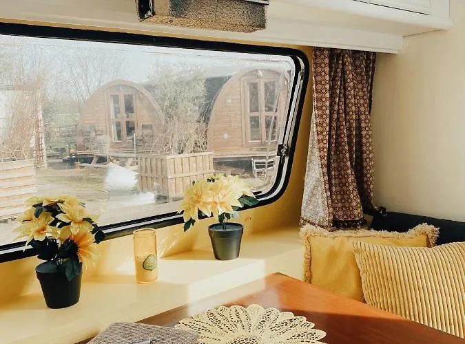 Het Caravannetje - Retro Glamping Leidschendam