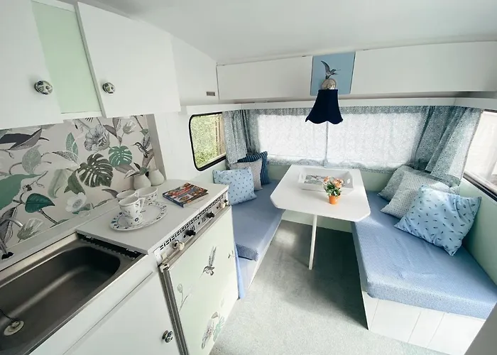 לינה וארוחת בוקר Het Caravannetje - Retro Glamping *