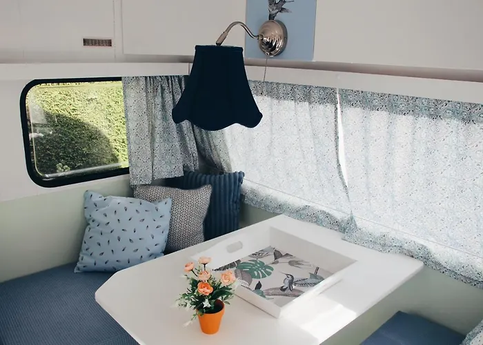 Het Caravannetje - Retro Glamping לינה וארוחת בוקר ליידסנדאם