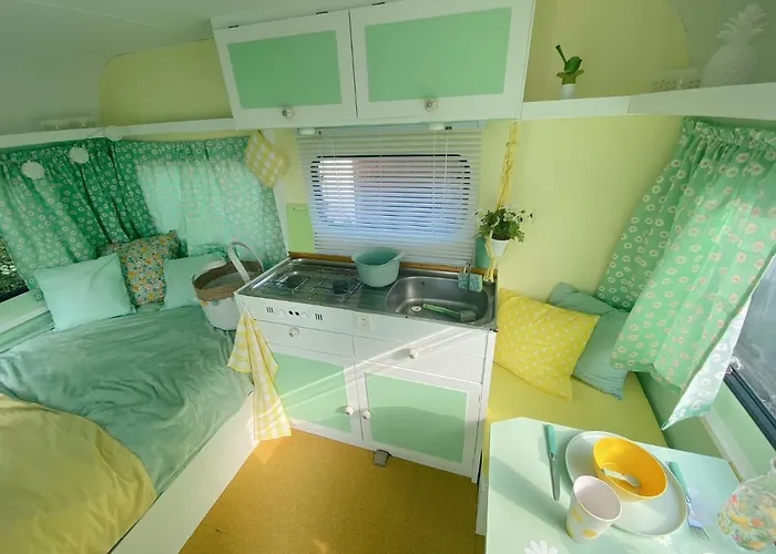 לינה וארוחת בוקר Het Caravannetje - Retro Glamping *